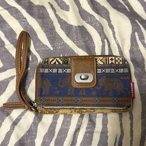 Unionbay white blue clasp wallet clutch